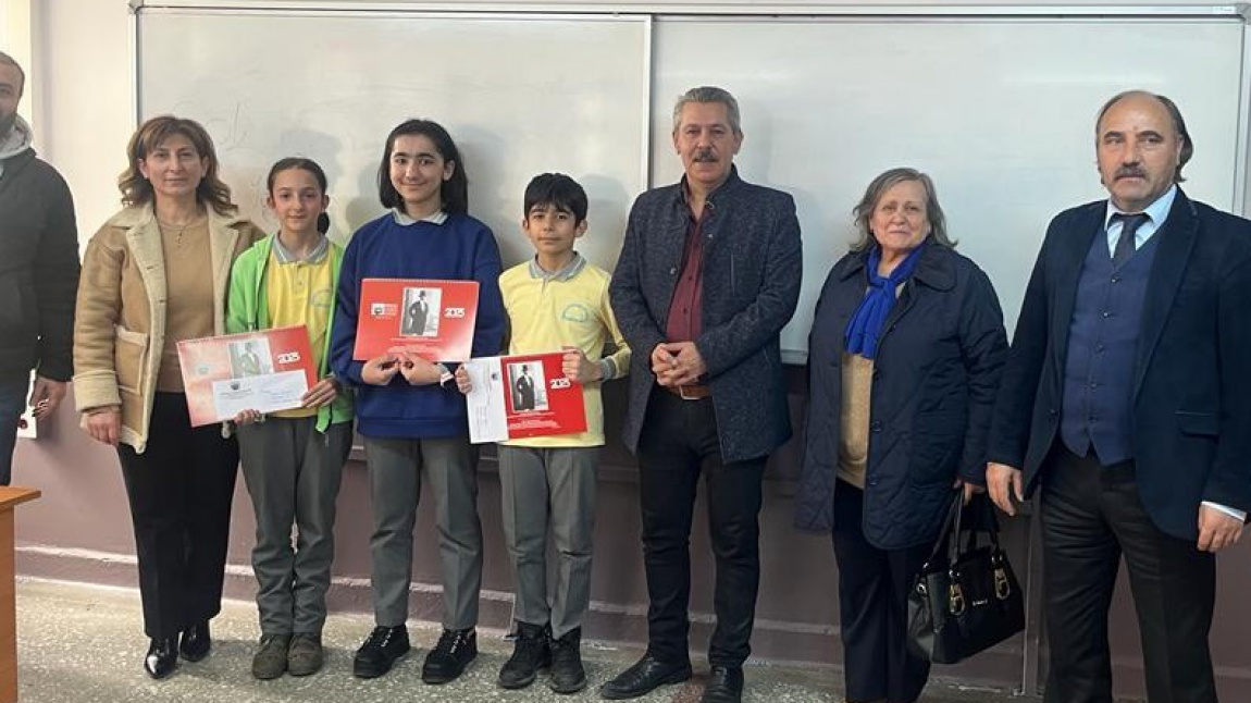 Atatürk ve Öğretmen Konulu Şiir Yarışmasında Öğrencilerimiz Ödüllerini Aldı
